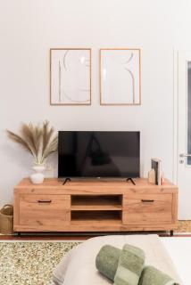 Retro Central Apartment with Parking - 1