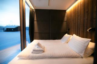 Mirror House With Lake View - 7