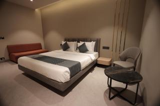 The Red Oak Hotel - 8
