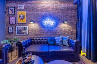 Unique Urban Cave w Pool Table Near Acropolis! - 2