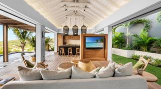 Villa With Bright Atmosphere and Lush Environment - 9