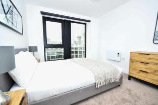 Bright Spacious 2 Bedroom Apartment in Liverpool - 3