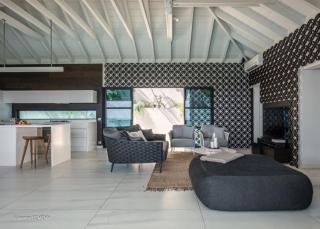 Charming Empathic Villa with Inviting Infinity Pool - 4