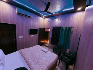 OM SHIVAY HOMESTAY AND PARTY HALl - 5