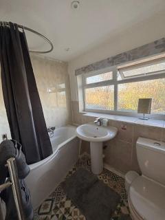 Cosy room 3 Gatwick airport - 2