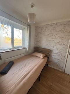 Cosy room 3 Gatwick airport - 6