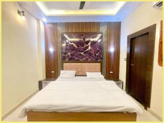 Hotel Laxmi Parivartan Palace Near Shree Ram Mandir & HANUMAN GADHI MANDIR, Free Wi-Fi And Parking Facilities, Luxury Rooms Best Hotel Ayodhya - 3