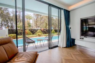 Beachfront 2BR 77 Seaview Pool Access - 2