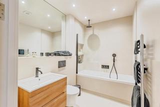 Modern 2 bedroom home with abundant natural light - 3