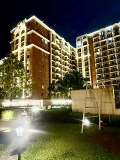 Staycation near MOA at Monarch - 2