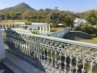 Daulatgarh Resort - 7