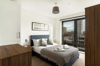 Spacious & Bright 2 Bed Apartment in Liverpool - 1