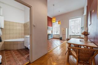 Spacious Apartment near Liget Budapest - 3