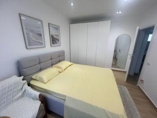 Golem, Triple E Apartment - 4