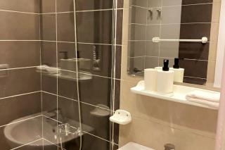 Contemporary Condo Studio in G-Cribs - 8