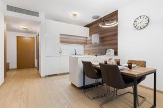 Breathtaking Castle View - Modern Sky Park Apartment - 5