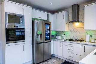 3 Bed House - Sleeps 6 with Free Parking - 1