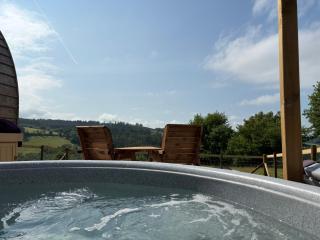 Four Paws Glamping - 8