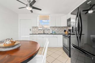 Penthouse Views - Steps From the Shore 2001 - 7
