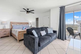 Penthouse Views - Steps From the Shore 2001 - 2