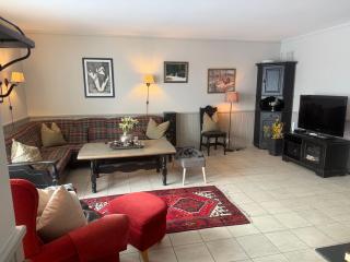 Cozy 3 Bedroom, Terrace, Pets Welcome - 6