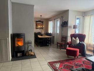 Cozy 3 Bedroom, Terrace, Pets Welcome - 1