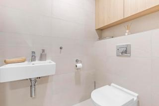 Luxury Sky Park Apartment - Panoramic Castle Views - 6