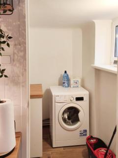 Elephant 2BR- 2 Min to U1 - 1 Stop to Opera - 4