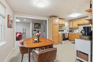 Hoops & Hygge Private Sport Court Retreat home - 8