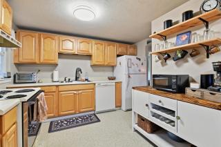 Hoops & Hygge Private Sport Court Retreat home - 7