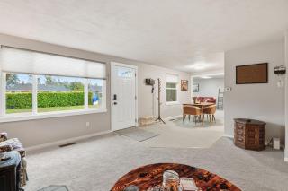 Hoops & Hygge Private Sport Court Retreat home - 4