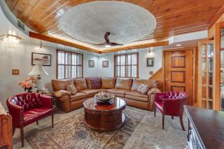 Walk to Park Family Home in Monroeville! - 0