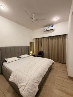 Premium High-Rise Stay & CityView Near PremMandir - 3