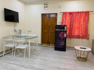 Luxury 2BHK, FullyFurnished home Near Airport Road - 9