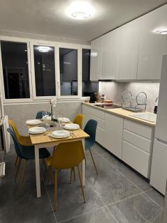PARIS-MONTROUGE Magnifique Appartement 2 pièce de 56m2 - très cosy pour 1 à 6 personnes refait à neuf - ENTIRE APARTMENT LUXURIOUS AND WARM - Montrouge Paris 14ème - Proche Aéroport Orly & Parc Expositions Porte de Versailles FREE WIFI GRATUIT - 8