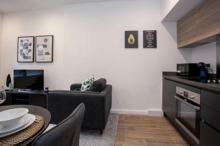 Modern & Cosy 2 Bedroom Bolton Apartment - 3
