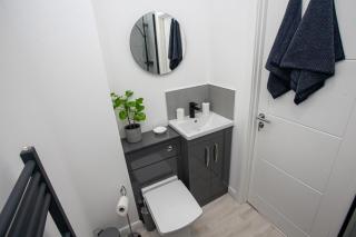 Modern & Cosy 2 Bedroom Bolton Apartment - 7