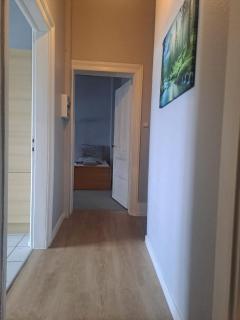 Geräumige 2-Z-Whg m Wohnküche für 4 P im 4 OG - 1