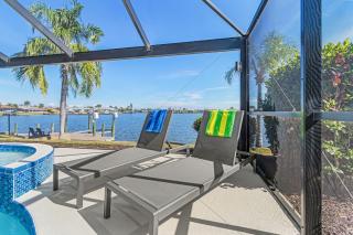 Modern lake front villa w/beautiful views & bikes! Villa Dawn - SWFL Rentals - 9