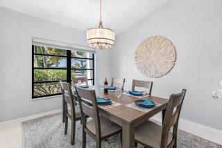 Modern lake front villa w/beautiful views & bikes! Villa Dawn - SWFL Rentals - 4
