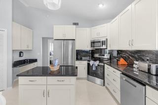Modern lake front villa w/beautiful views & bikes! Villa Dawn - SWFL Rentals - 2