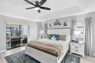 Modern lake front villa w/beautiful views & bikes! Villa Dawn - SWFL Rentals - 1