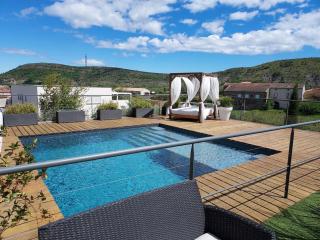 House with a pool - 4