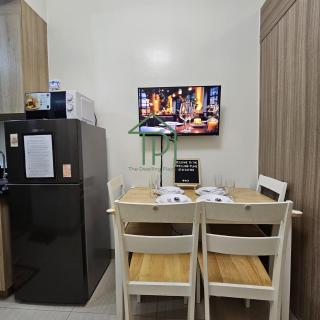 1BR Pool View Balcony Near MOA Shore 2 Tower 1 - 1