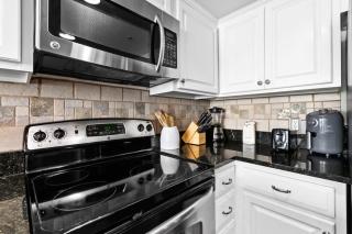 One Seagrove Place 1406 - 4