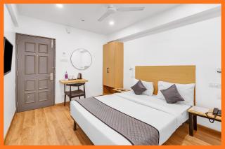 Near #MALL ROAD - MOUNTAIN VIEW Hotel shiv shakti #AUM Palace - Near #Naini Lake #Bhimtal #Kainchi Dham , Free Wi-FI Without Lift And with Parking Facilities , Luxury Rooms , Best Hotel In Nainital - 9