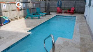 Fun Retro Island Vibe Sleeps 17 Beach 1 block - 9