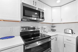One Seagrove Place 1008 - 6