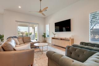 Hot Tub & Community Perks! Sleek Goodyear Retreat - 7