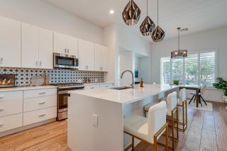 Hot Tub & Community Perks! Sleek Goodyear Retreat - 1